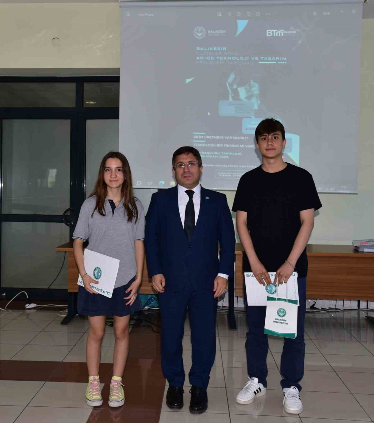 Liseli Genç Bilim Adamları projeleri ile göz kamaştırdı