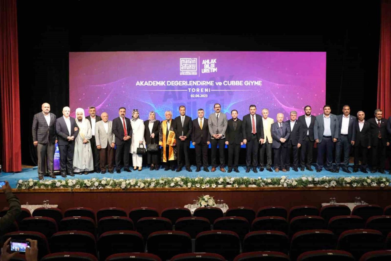 Mardin Artuklu Üniversitesi’nde cübbe giyme töreni