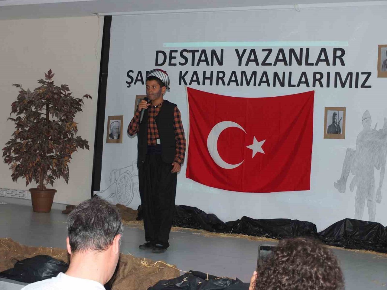 Balıkesirli öğrenciler destan yazan kahramanları canlandırdı