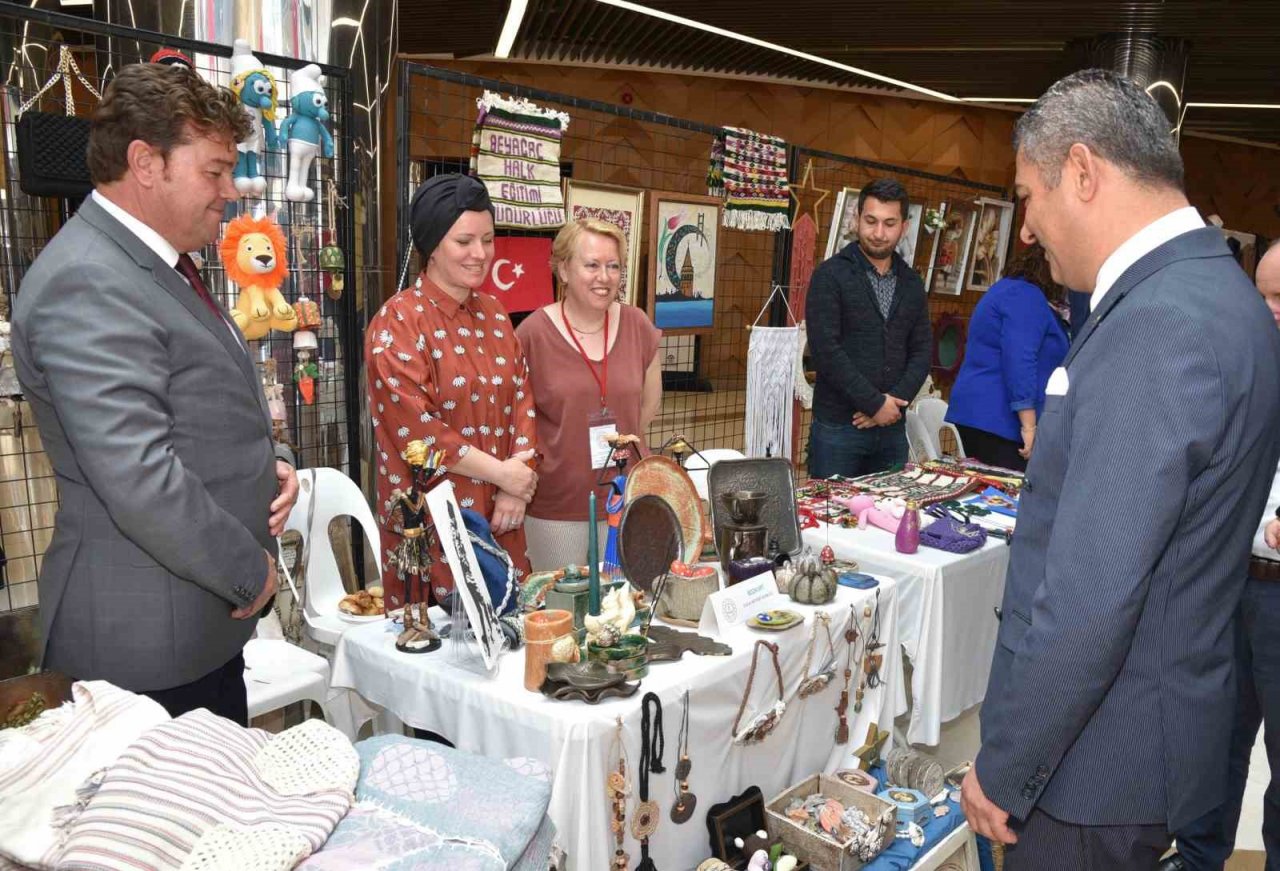 Öğrenmenin yaşı olmadığını kanıtlayan kursiyerler hünerlerini sergiledi