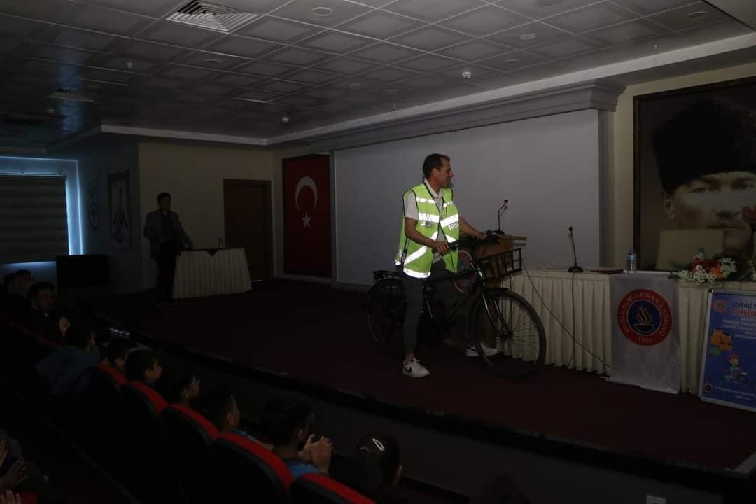 Jandarmadan öğrencilere trafik eğitimi