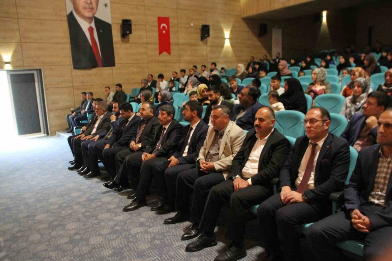 4-6 yaş arası Kur’an kursu öğrencileri hünerlerini gösterdi