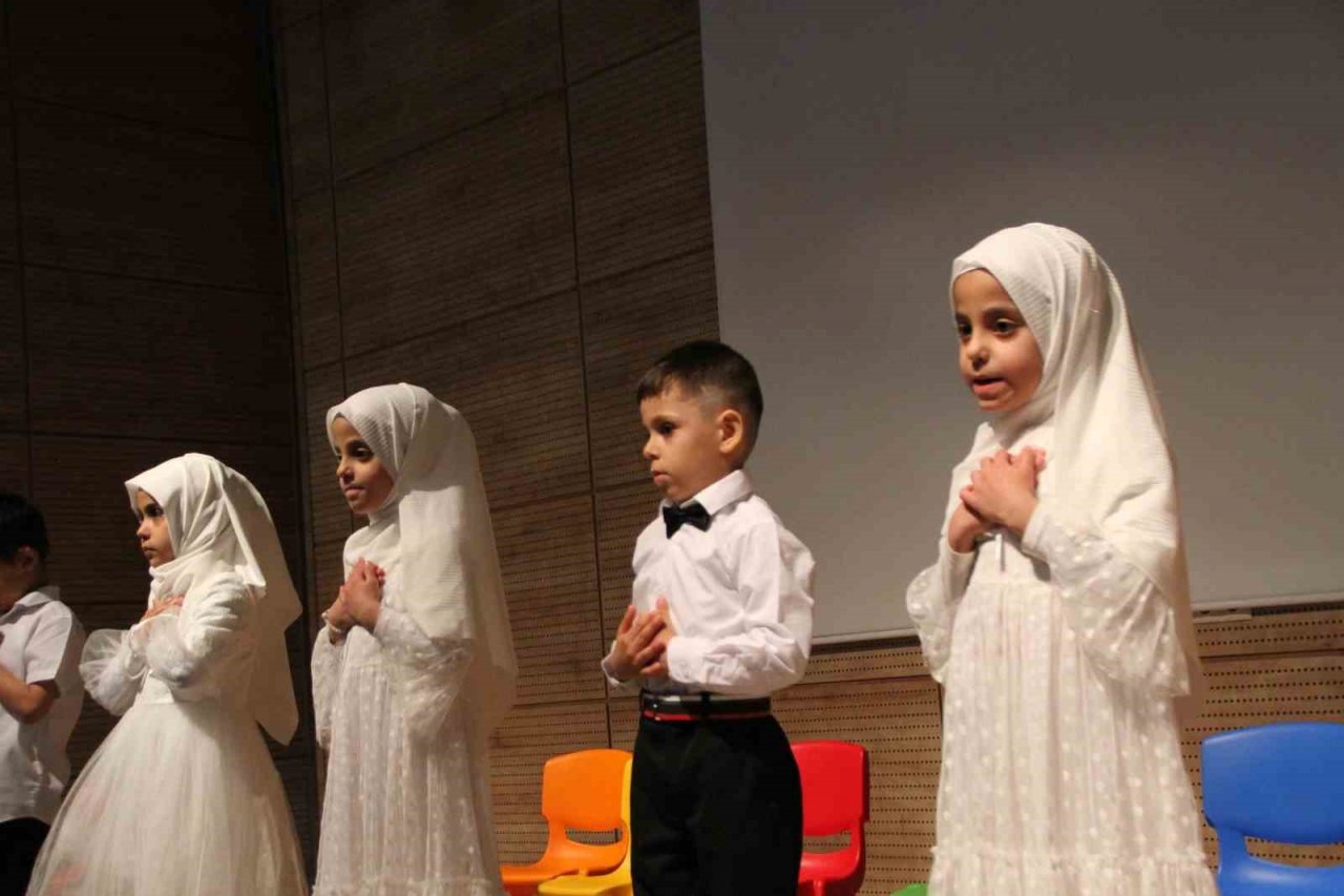 4-6 yaş arası Kur’an kursu öğrencileri hünerlerini gösterdi