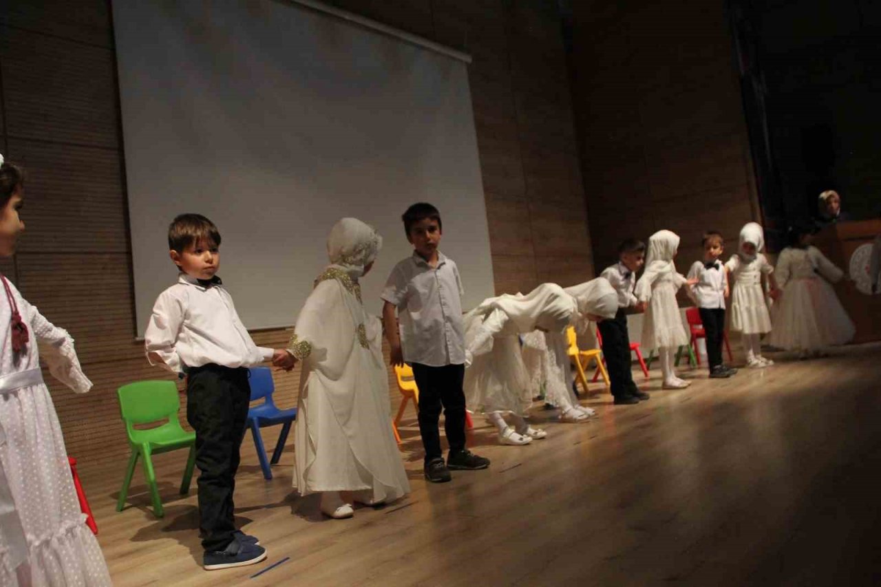 4-6 yaş arası Kur’an kursu öğrencileri hünerlerini gösterdi