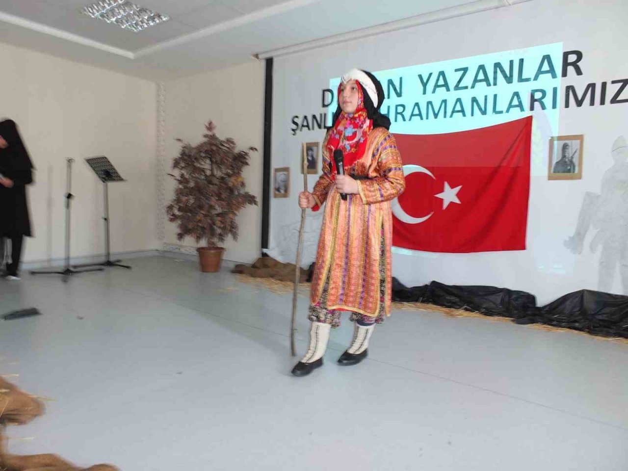 Balıkesirli öğrenciler destan yazan kahramanları canlandırdı