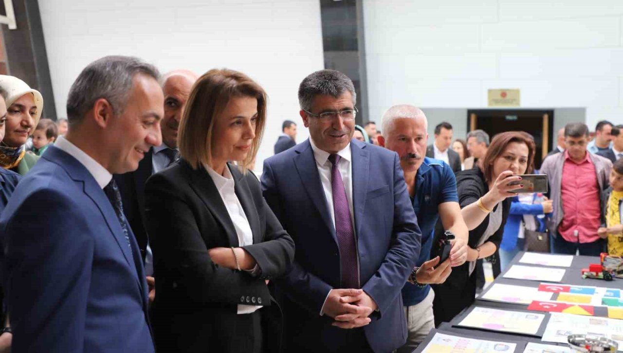 NEVÜ’de yıl sonu sergisi ve konser programı düzenlendi