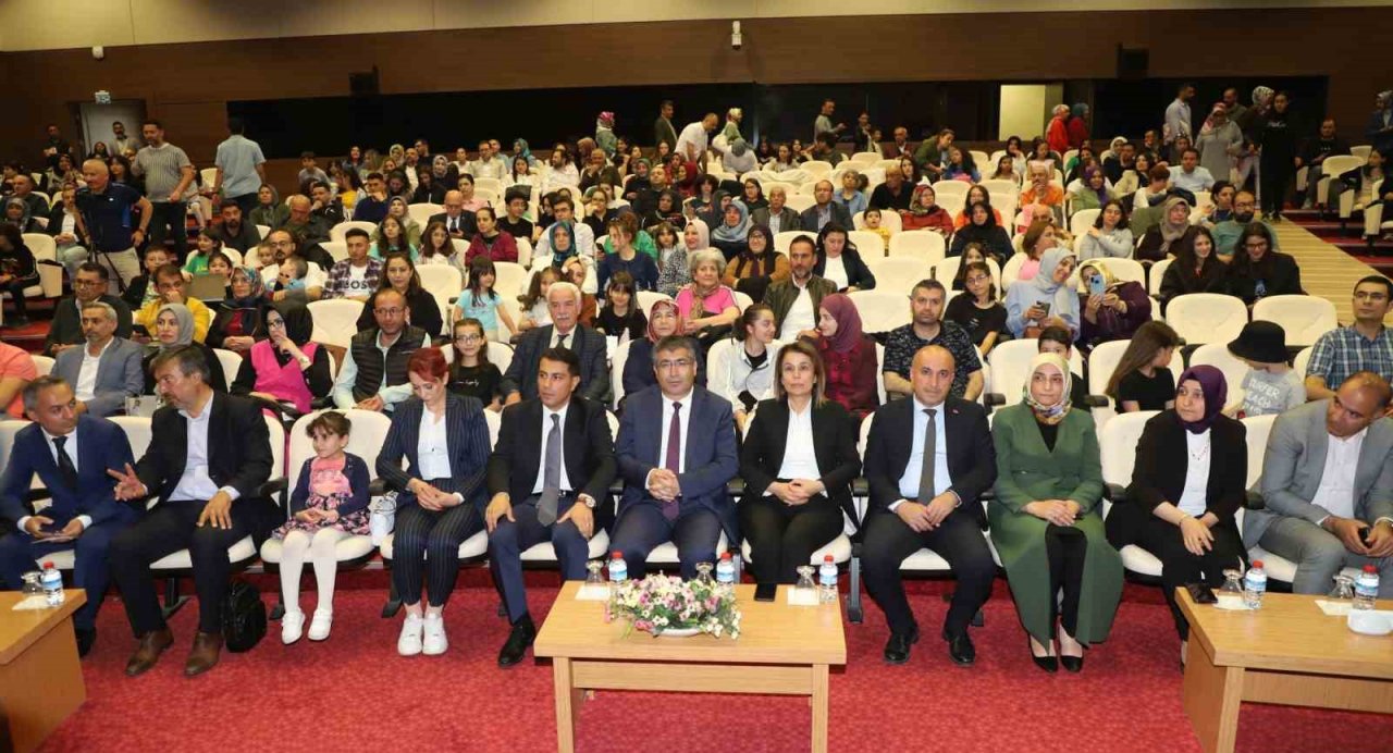 NEVÜ’de yıl sonu sergisi ve konser programı düzenlendi