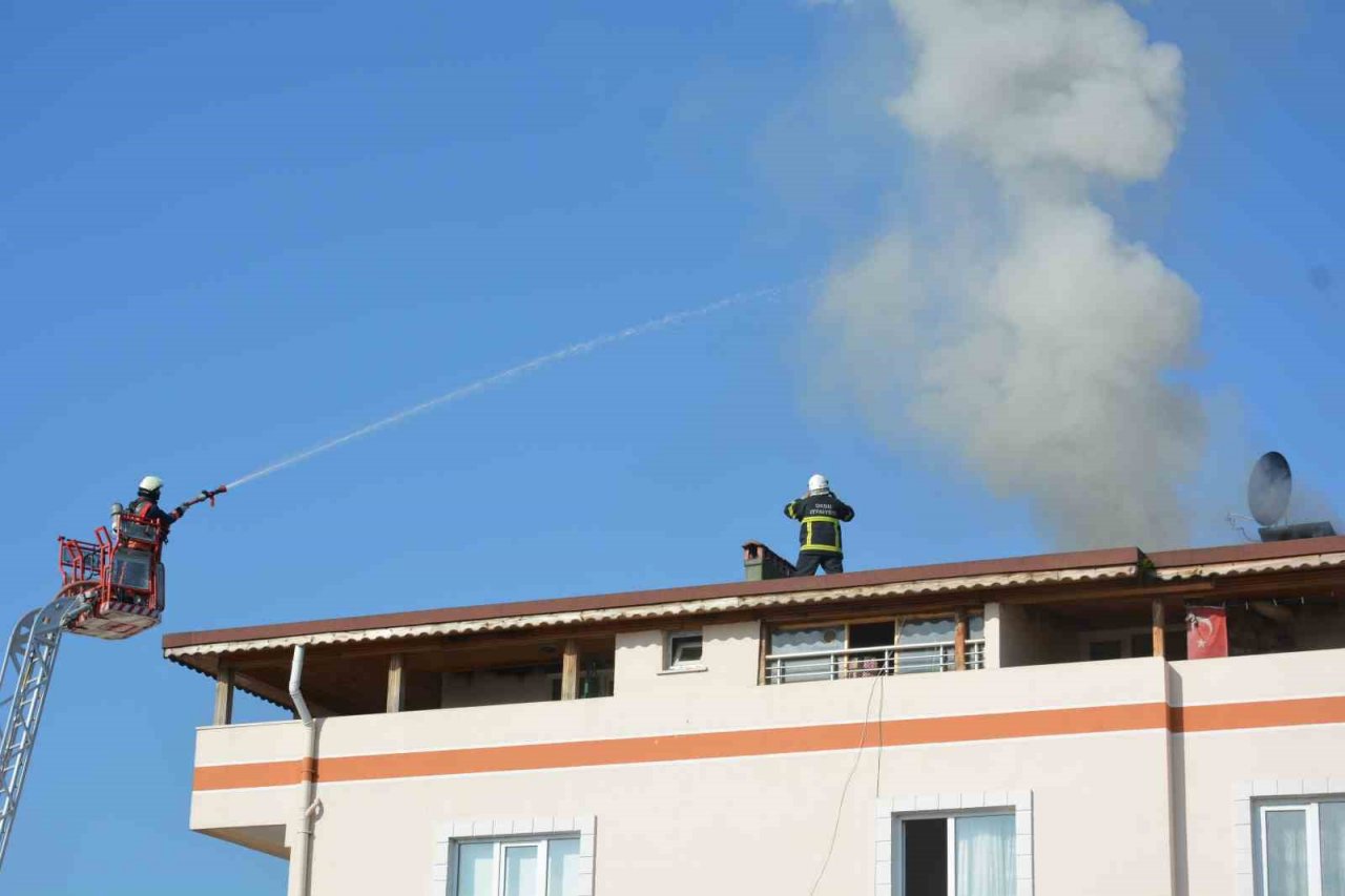 Ordu’da 7 katlı binanın çatı katında yangın