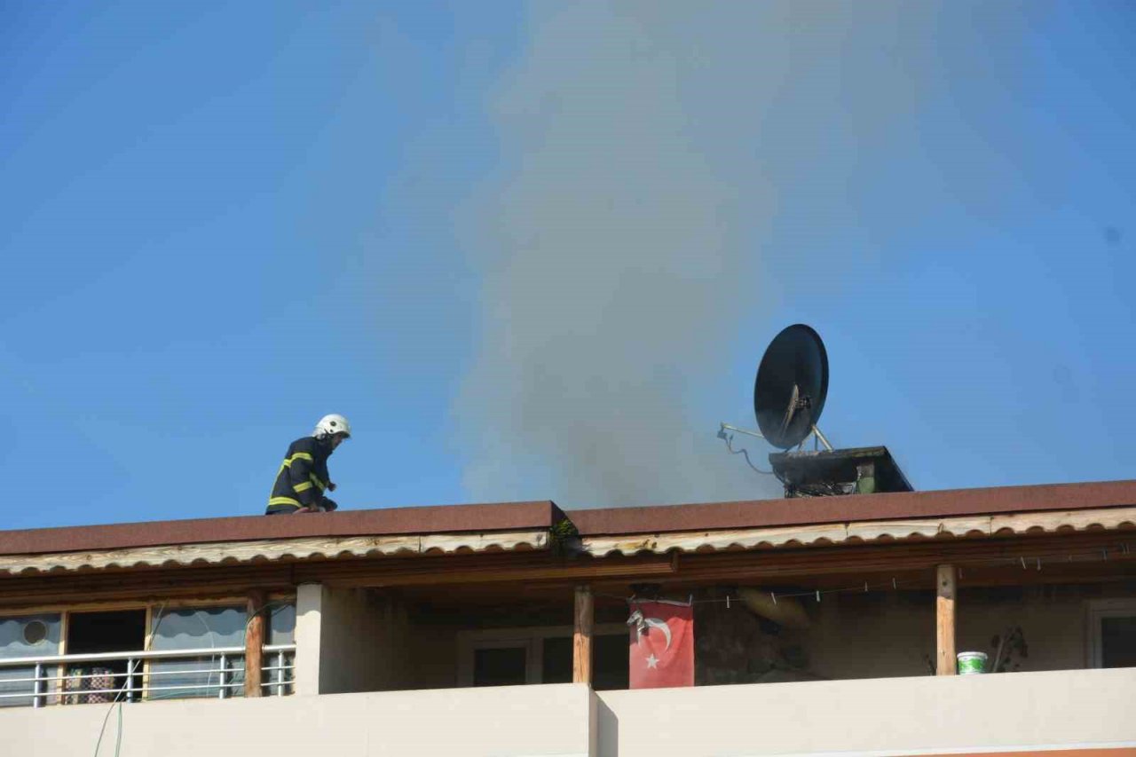 Ordu’da 7 katlı binanın çatı katında yangın