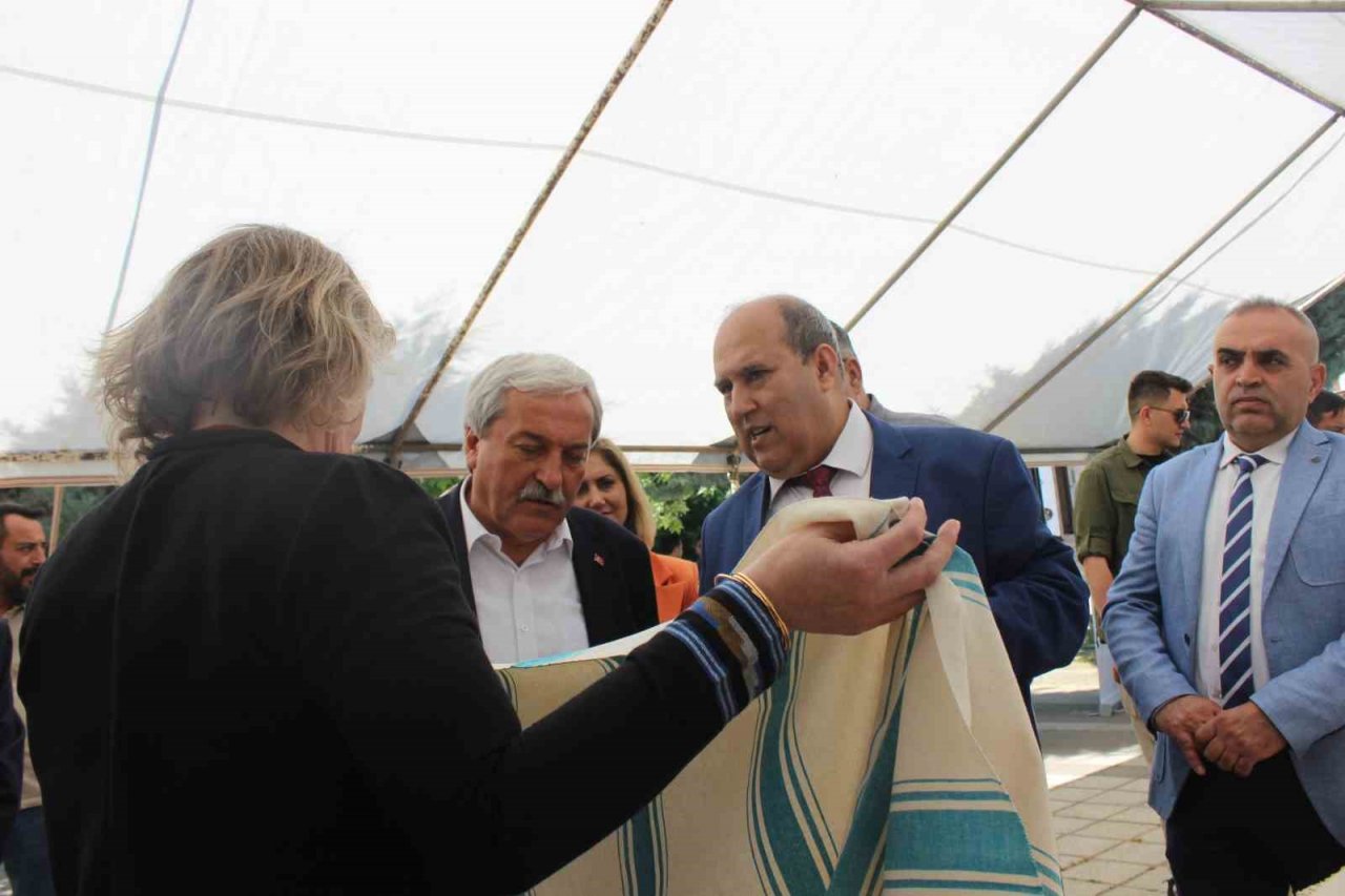 Osmaneli’nde Hayat Boyu Öğrenme Haftası nedeniyle sergi açıldı