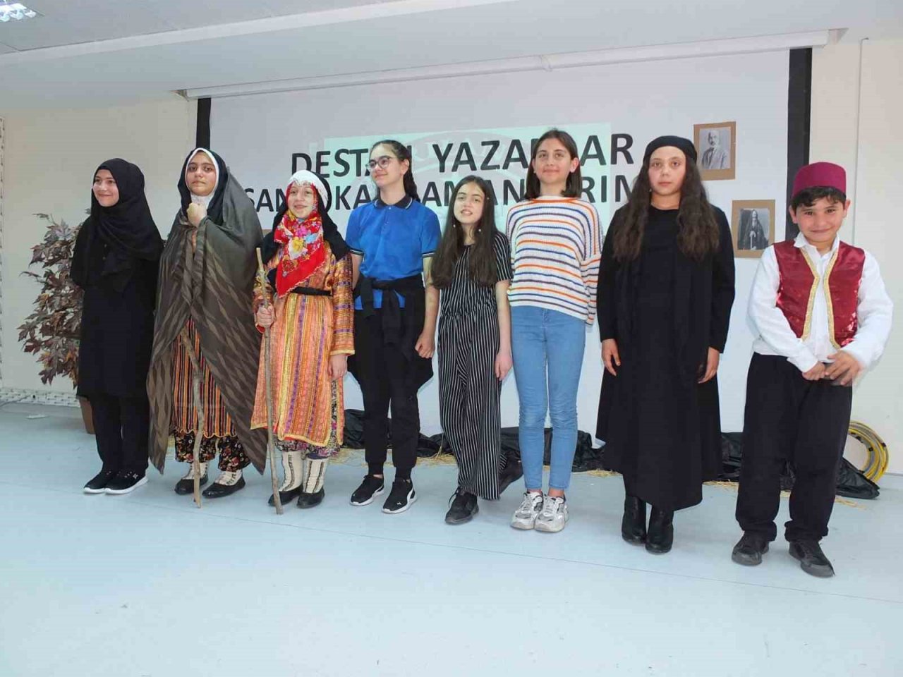 Balıkesirli öğrenciler destan yazan kahramanları canlandırdı