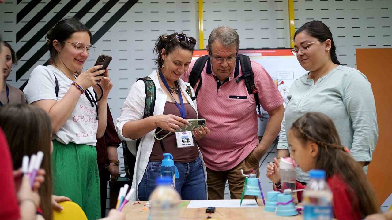 Yabancı öğretmenler ’Bilim Samsun’a hayran kaldı