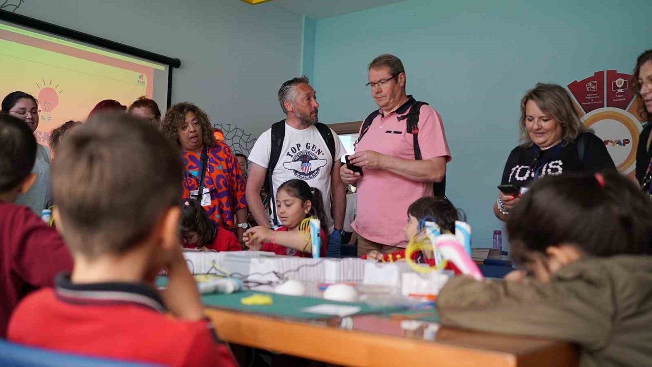 Yabancı öğretmenler ’Bilim Samsun’a hayran kaldı