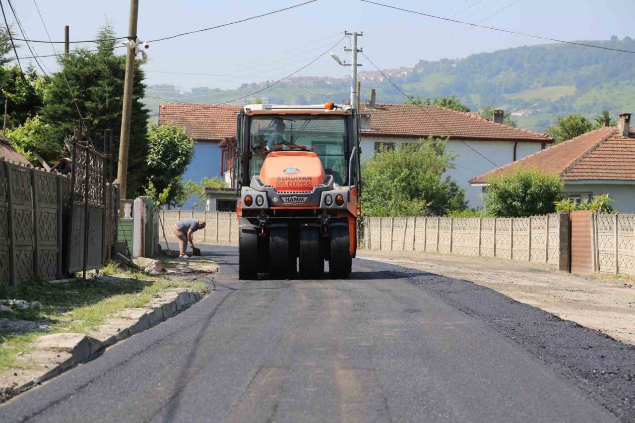 Serdivan Belediyesi’nden asfalt atağı