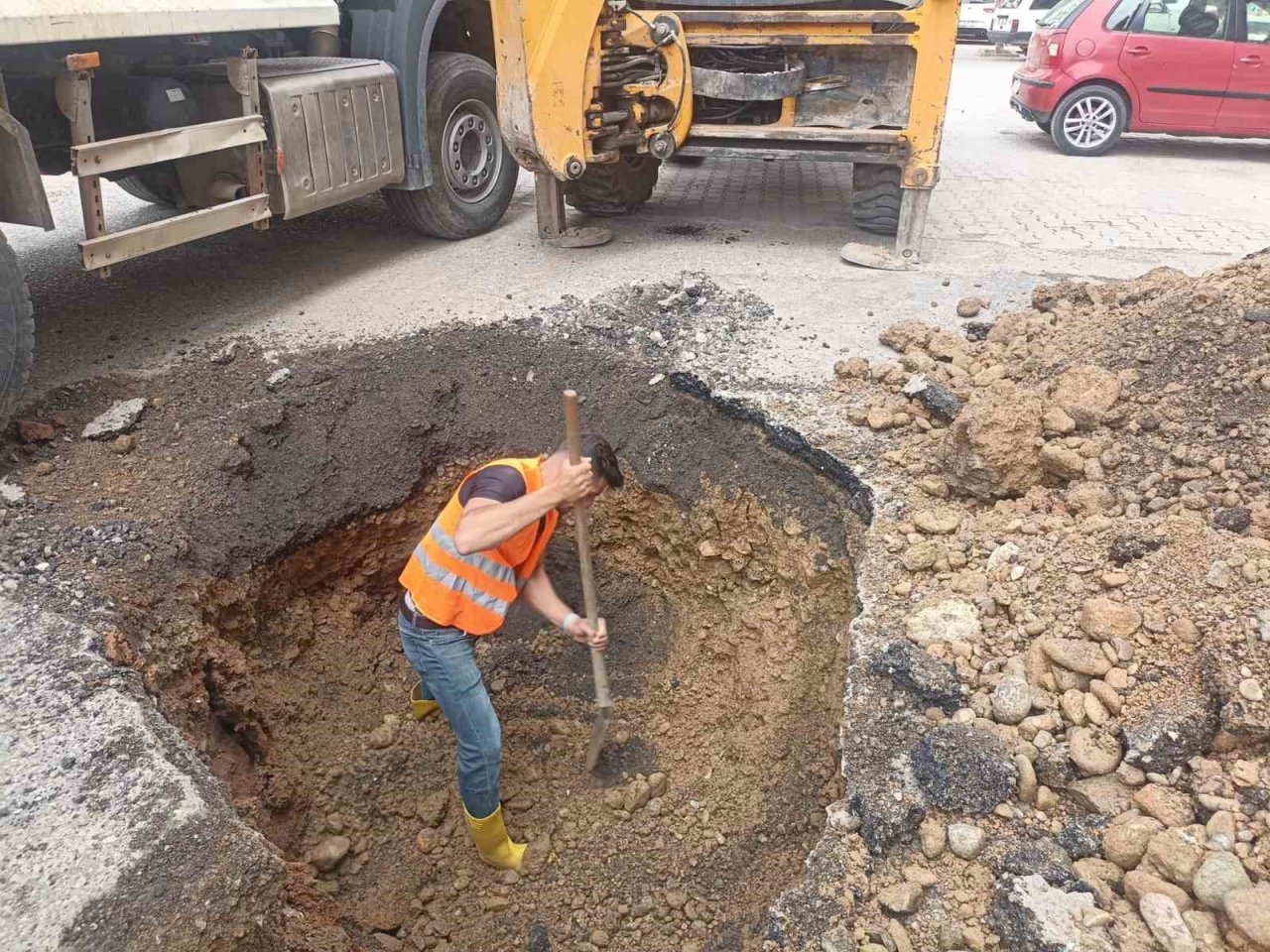 SİSKİ ekipleri arızalara müdahale ediyor