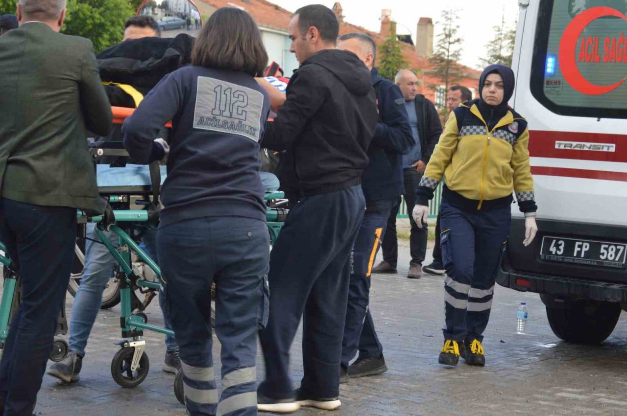 Tavşanlı’da otomobil ile motosiklet çarpıştı: 1 yaralı