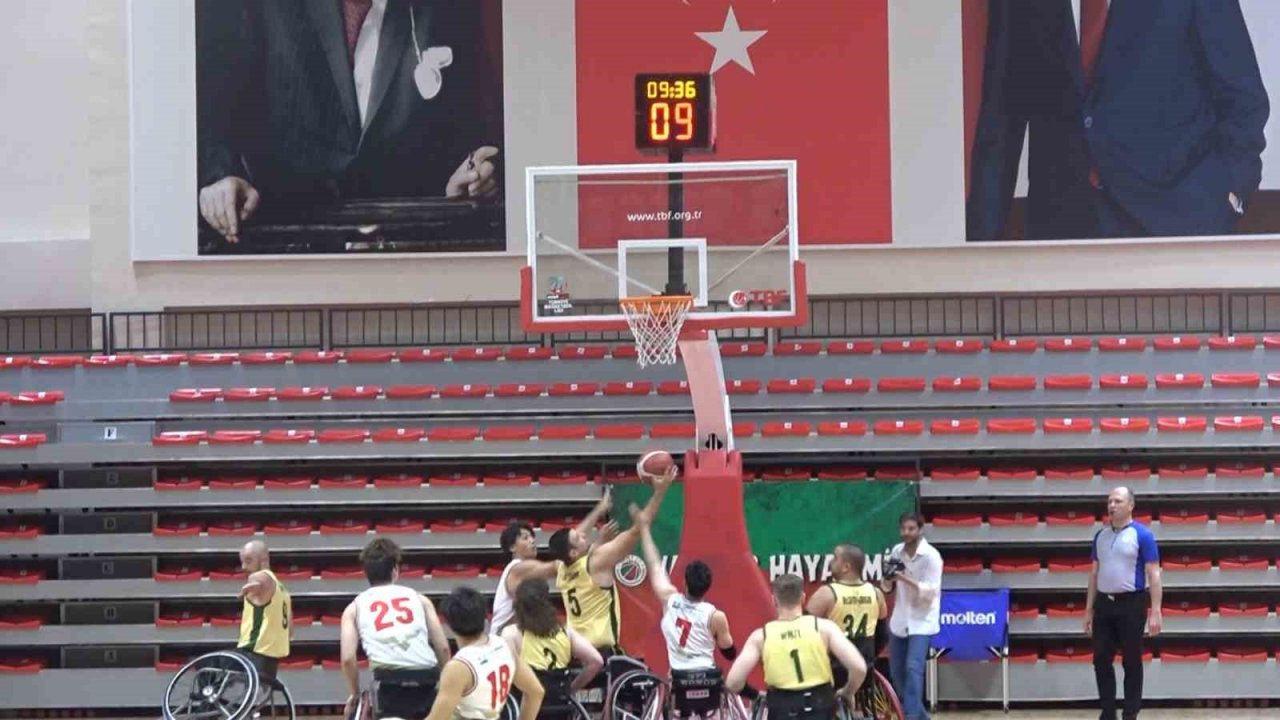 Japonya Avusturalya’yı rahat yendi: 65-51