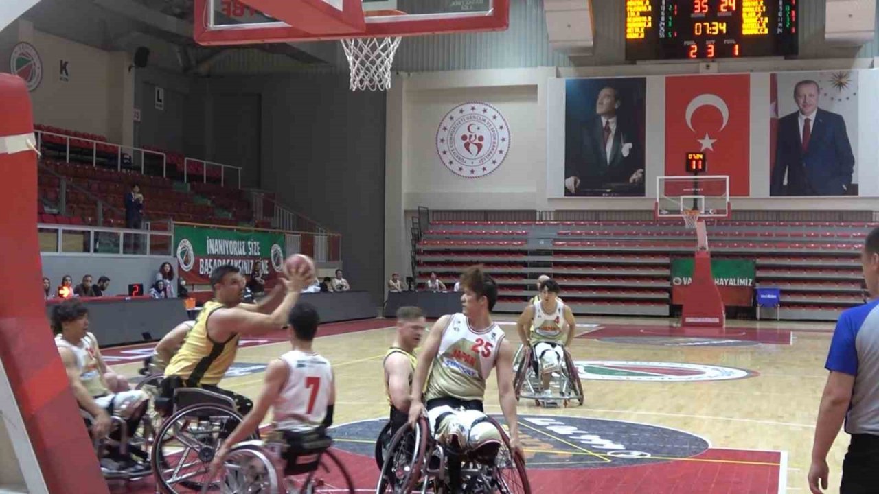 Japonya Avusturalya’yı rahat yendi: 65-51