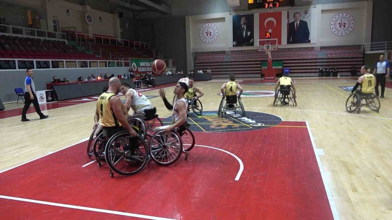 Japonya Avusturalya’yı rahat yendi: 65-51