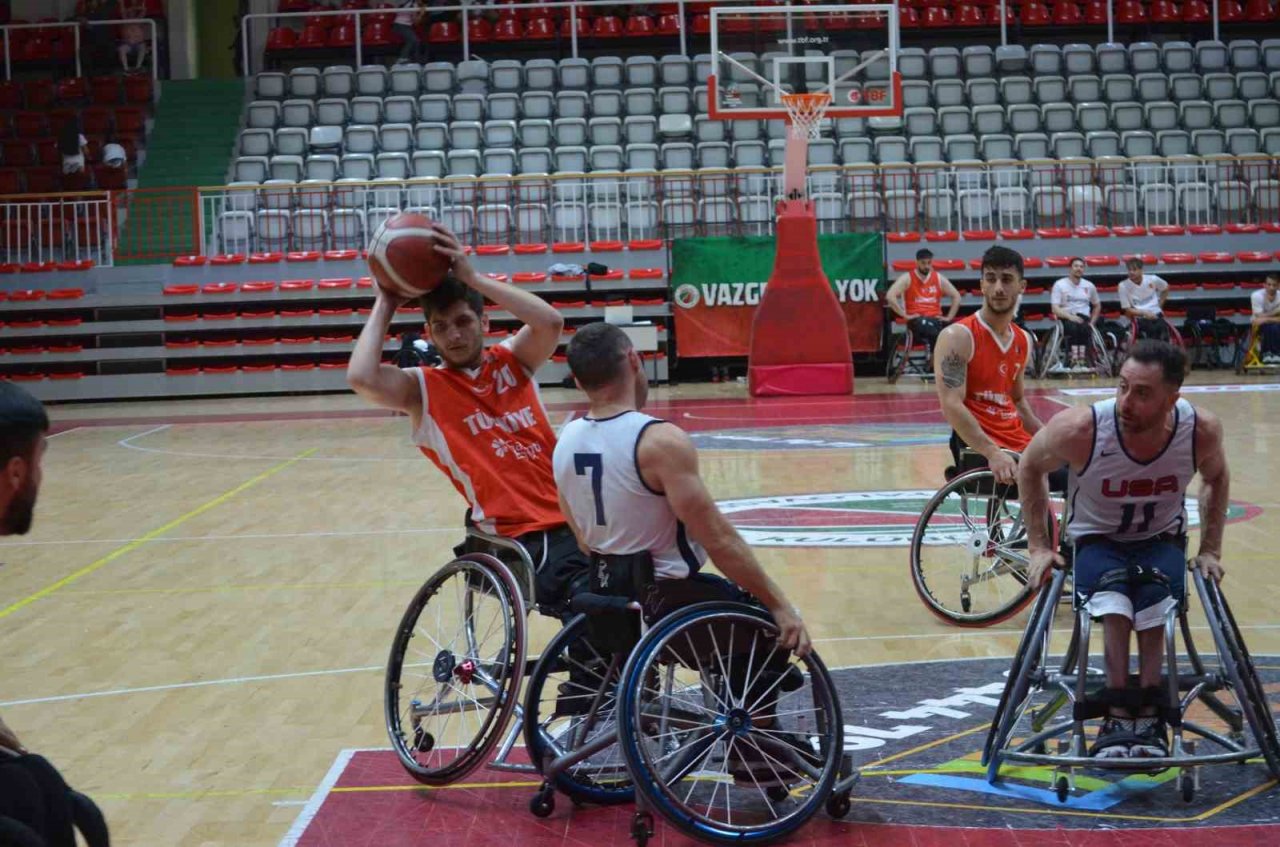 Türkiye’de evinde ABD’yi durduramadı: 81-59