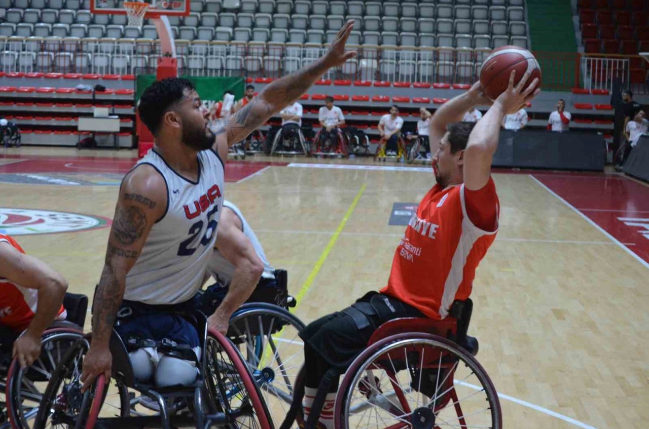 Türkiye’de evinde ABD’yi durduramadı: 81-59