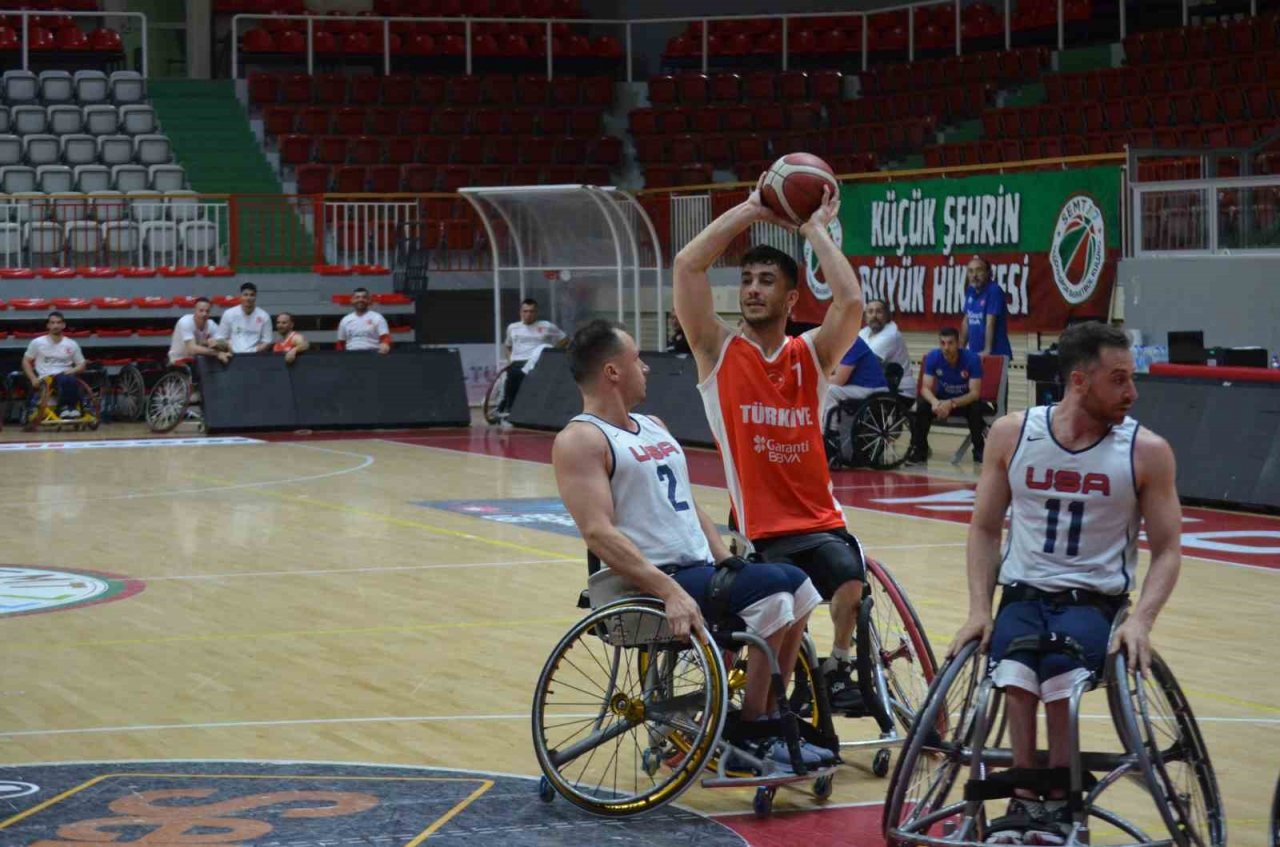 Türkiye’de evinde ABD’yi durduramadı: 81-59