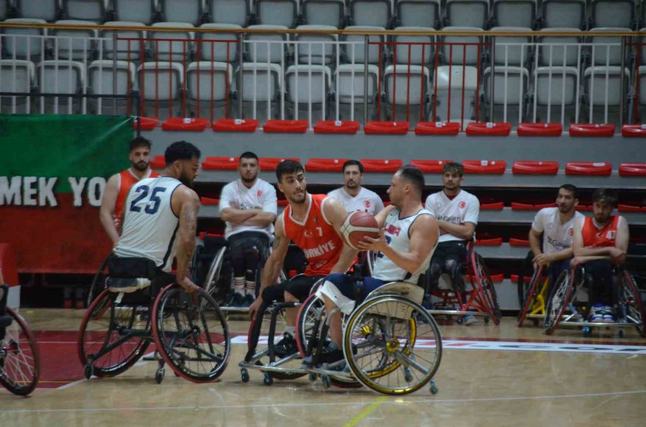 Türkiye’de evinde ABD’yi durduramadı: 81-59