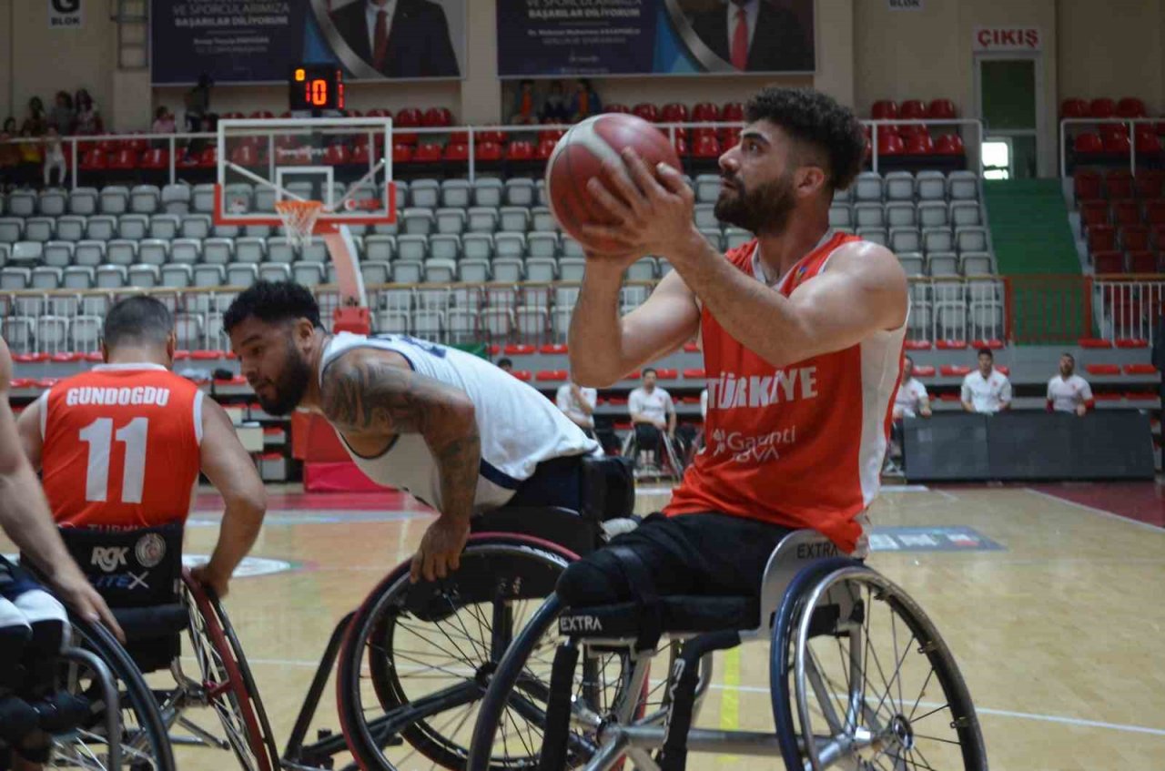 Türkiye’de evinde ABD’yi durduramadı: 81-59