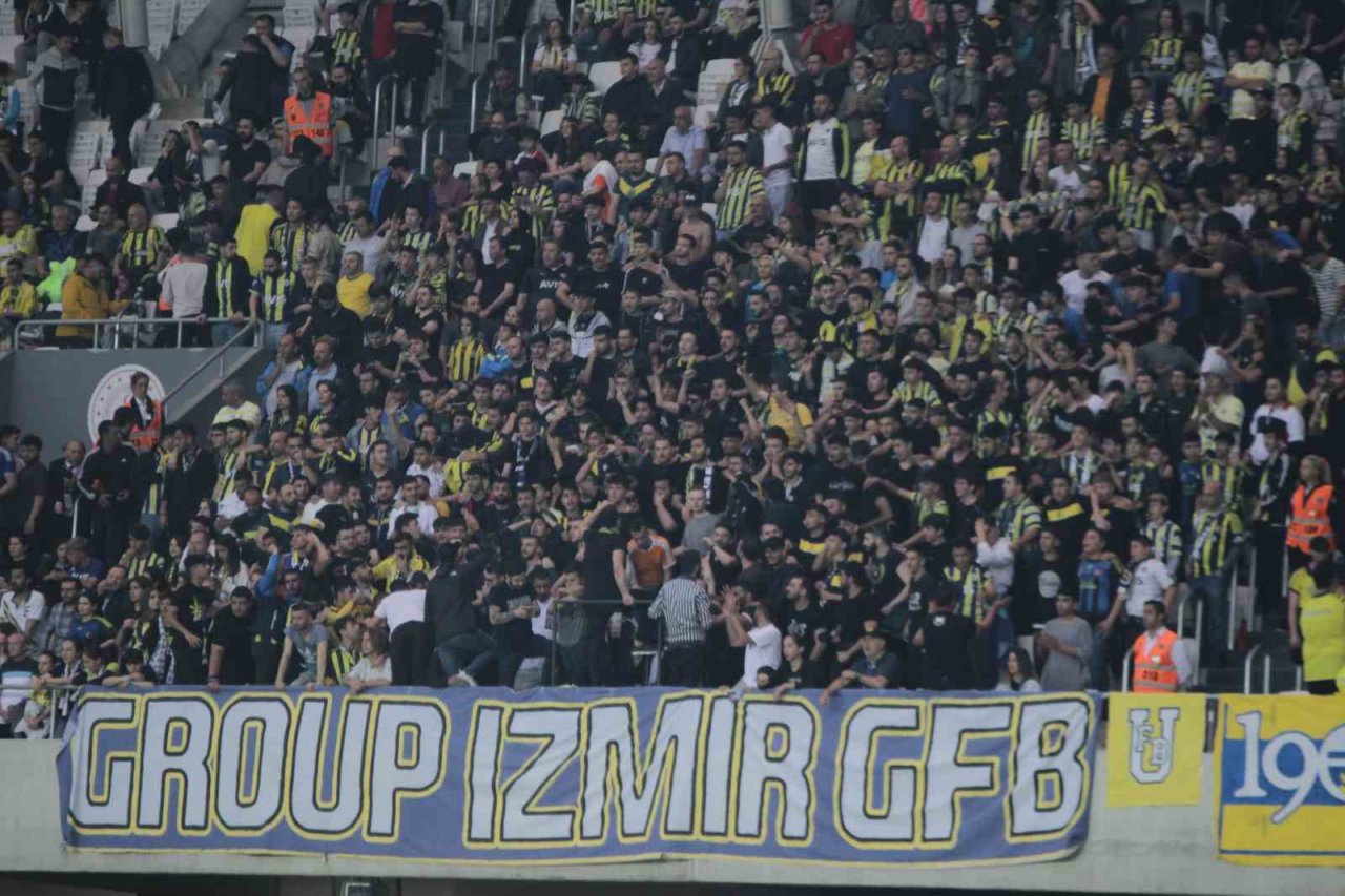 Turkcell Kadın Futbol Süper Ligi şampiyonu Ankara Büyükşehir Belediyesi Fomget