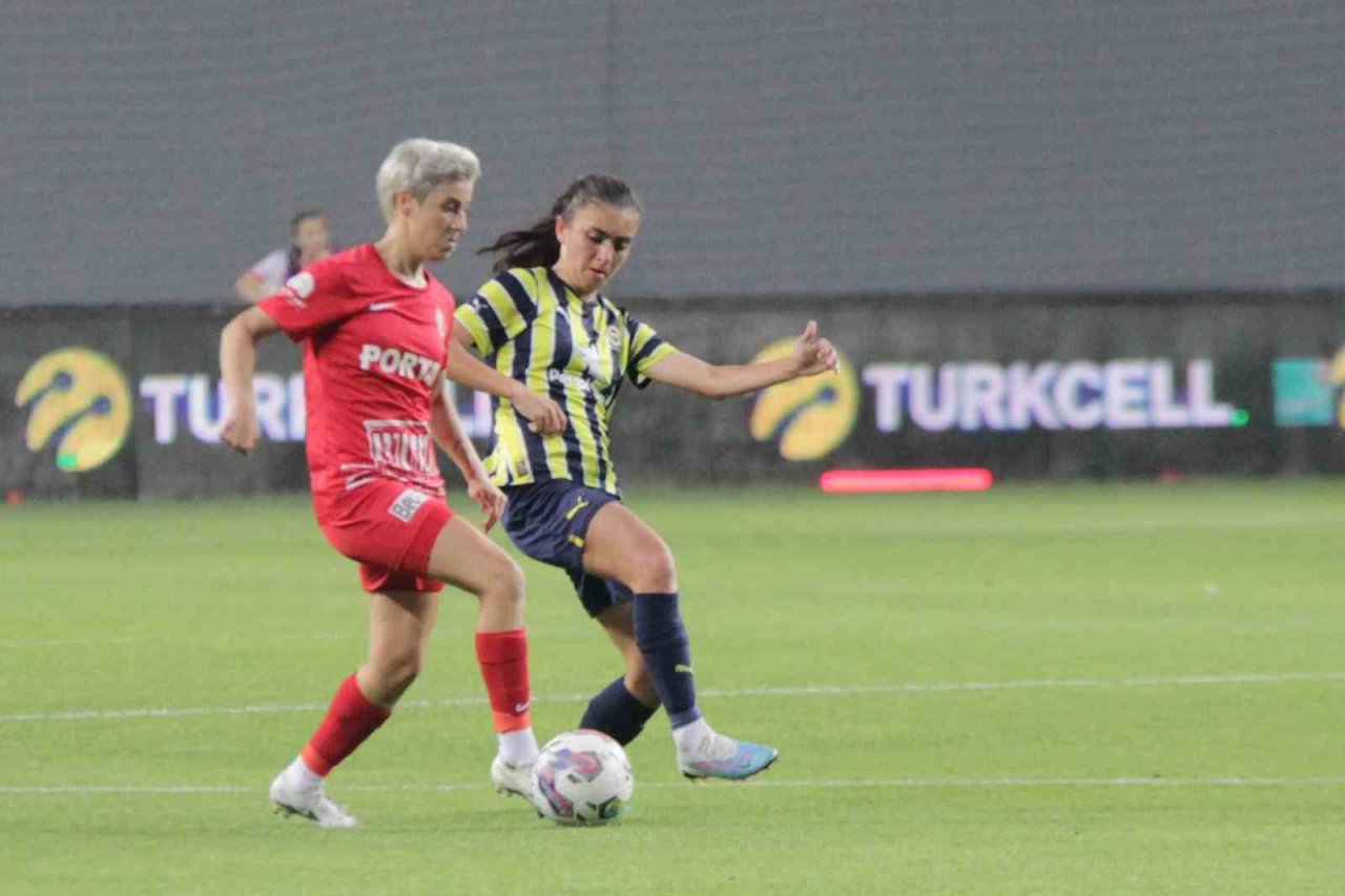 Turkcell Kadın Futbol Süper Ligi şampiyonu Ankara Büyükşehir Belediyesi Fomget