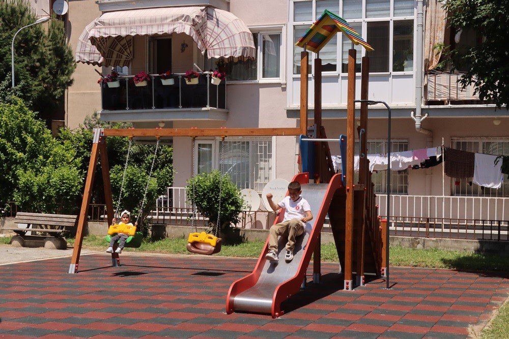 Yalova Belediyesi çocuk parklarını yenilemeye devam ediyor
