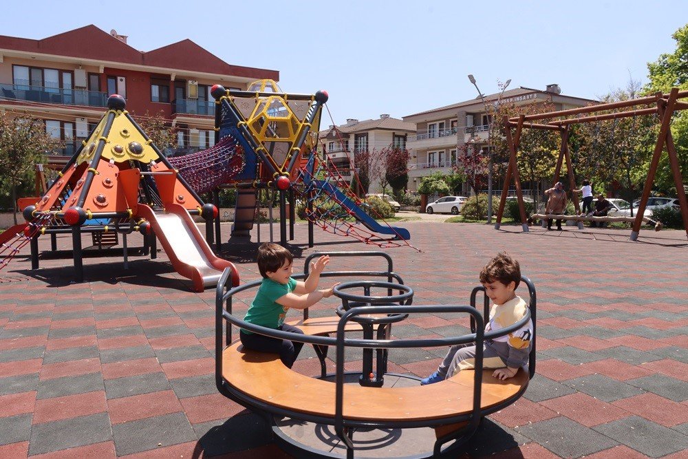 Yalova Belediyesi çocuk parklarını yenilemeye devam ediyor
