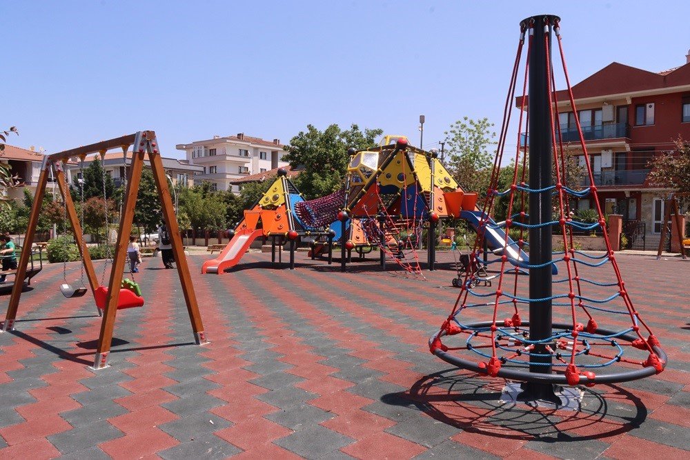 Yalova Belediyesi çocuk parklarını yenilemeye devam ediyor