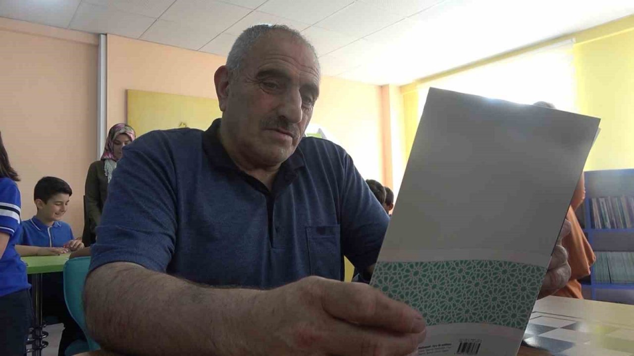 Yalova’da dedeler ve nineler, torunlarıyla kitap okuyor