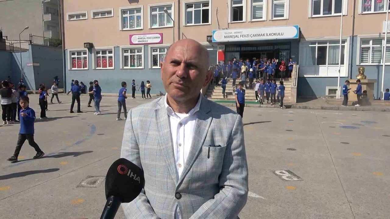 Yalova’da dedeler ve nineler, torunlarıyla kitap okuyor