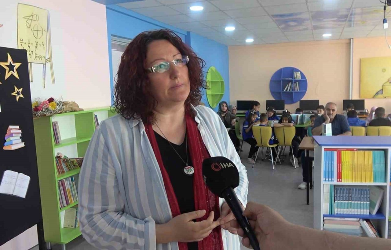 Yalova’da dedeler ve nineler, torunlarıyla kitap okuyor