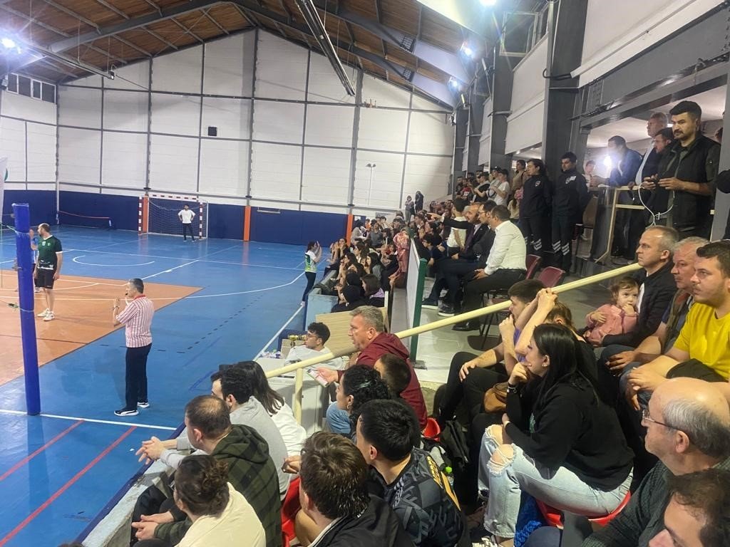 Voleybol turnuvasında Barbaros Kutlutaş Ortaokulu kazandı