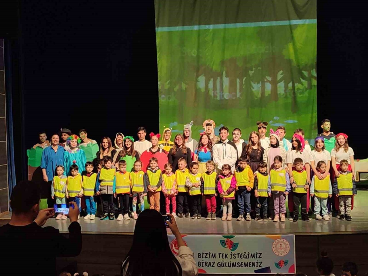 “Masallar Diyarı” ve “Pamuk Prenses” tiyatroları anasınıfı öğrencileri için oynandı