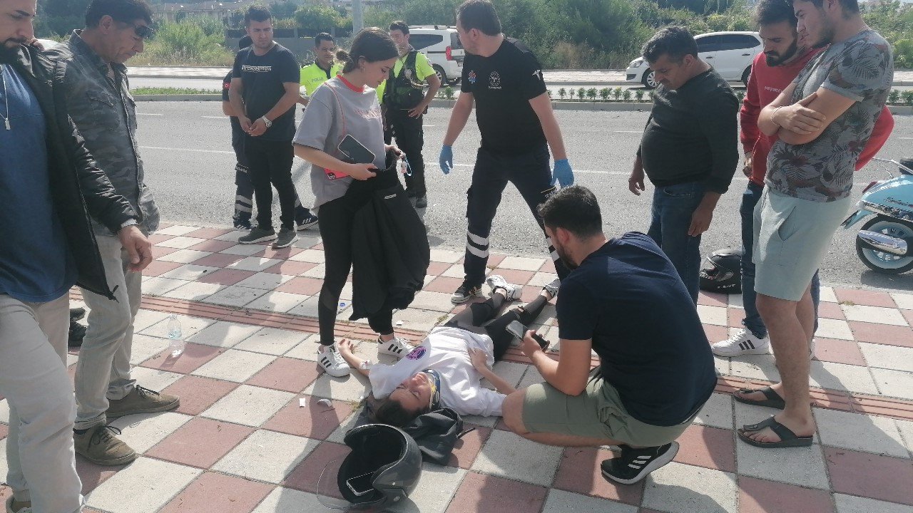 Seyir halindeki motosiklet devrildi: 2 yaralı