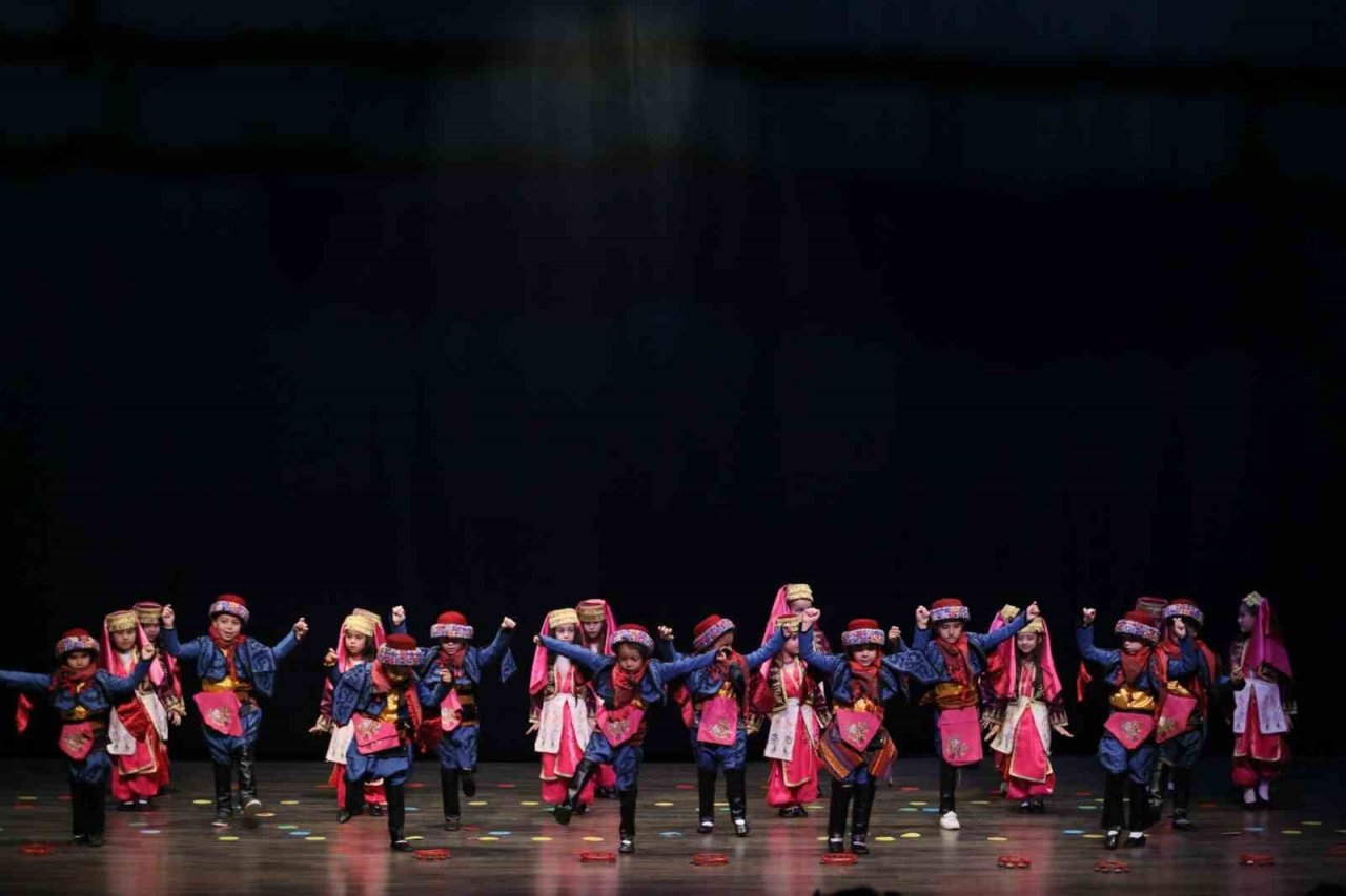 Aydın Büyükşehir Belediyesi Çocuk Gelişim Merkezlerinden yılsonu gösterileri