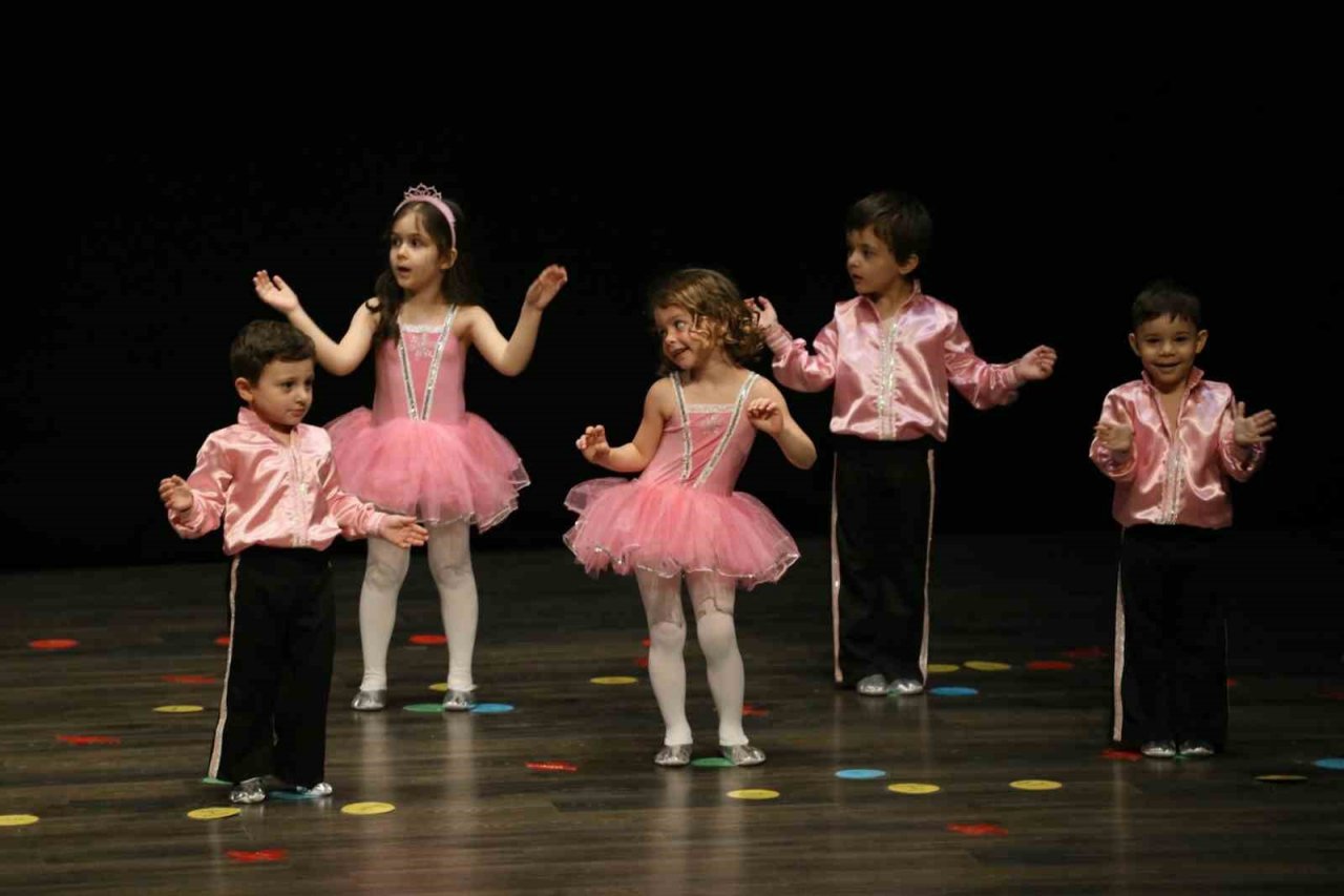 Aydın Büyükşehir Belediyesi Çocuk Gelişim Merkezlerinden yılsonu gösterileri