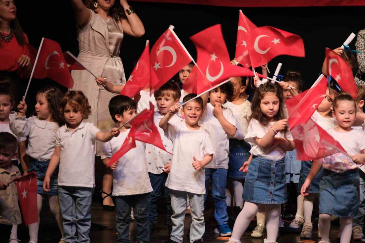 Aydın Büyükşehir Belediyesi Çocuk Gelişim Merkezlerinden yılsonu gösterileri