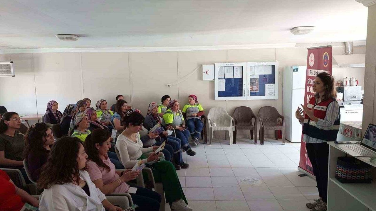 Jandarma ekipleri kadınları bilgilendirmeye devam ediyor