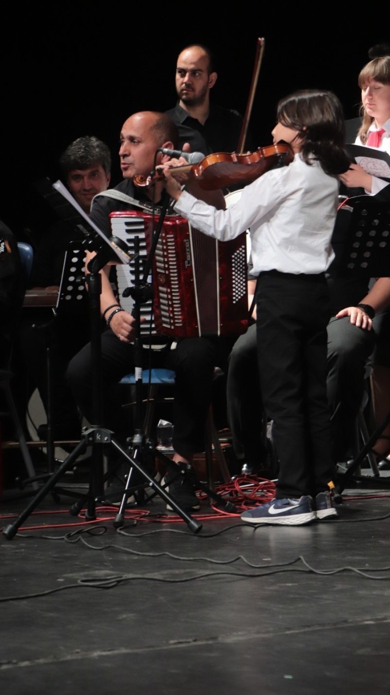 Seslendirdikleri Türk Halk Müziği eserleri ile kulakların pasını sildiler