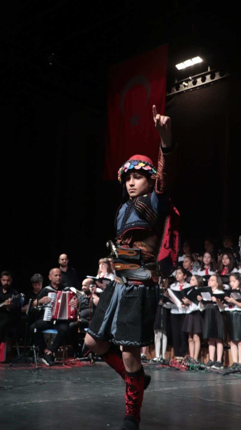 Seslendirdikleri Türk Halk Müziği eserleri ile kulakların pasını sildiler