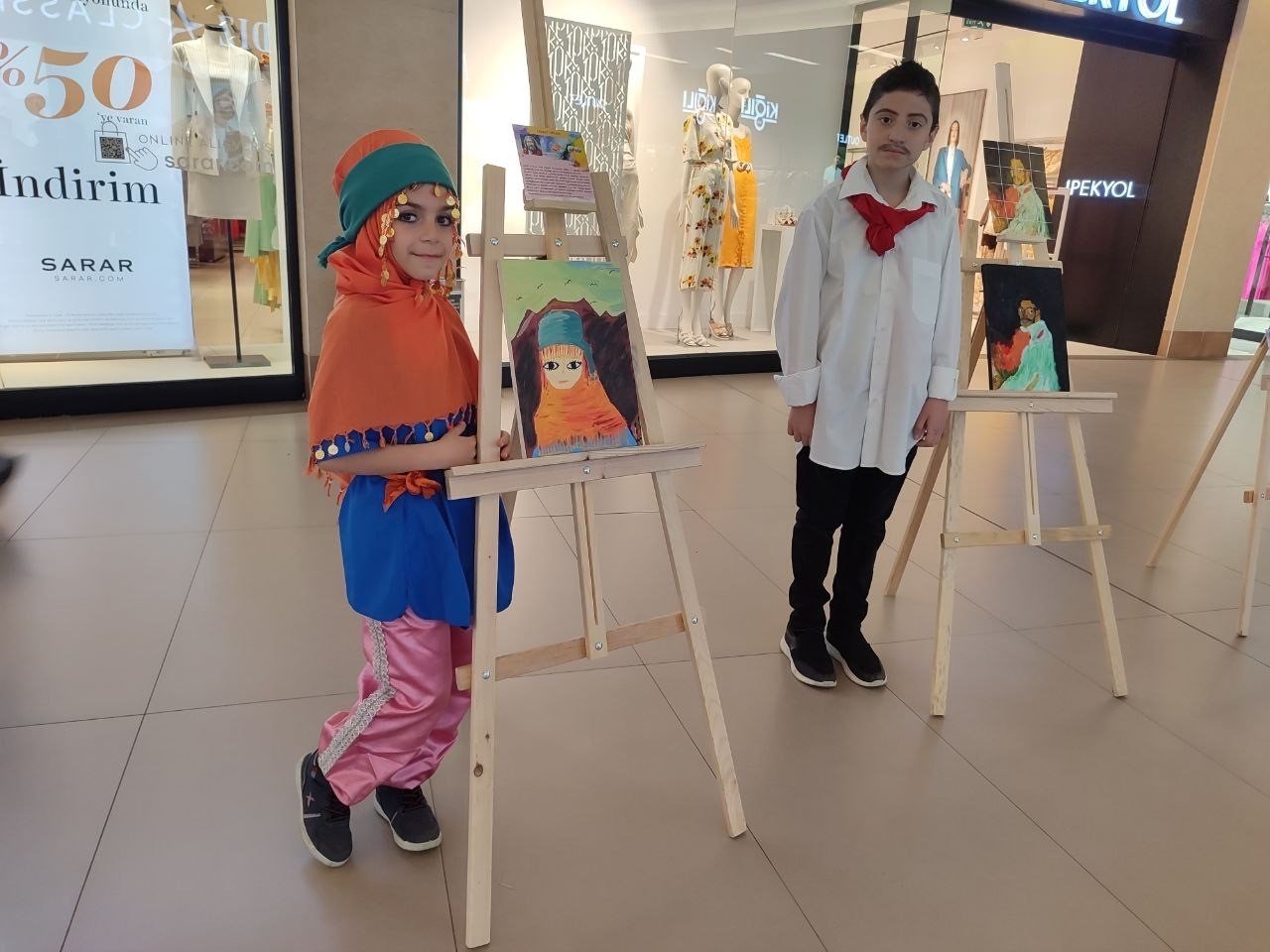 Minik ressamların resimleri Bahçelievler’de sergilendi