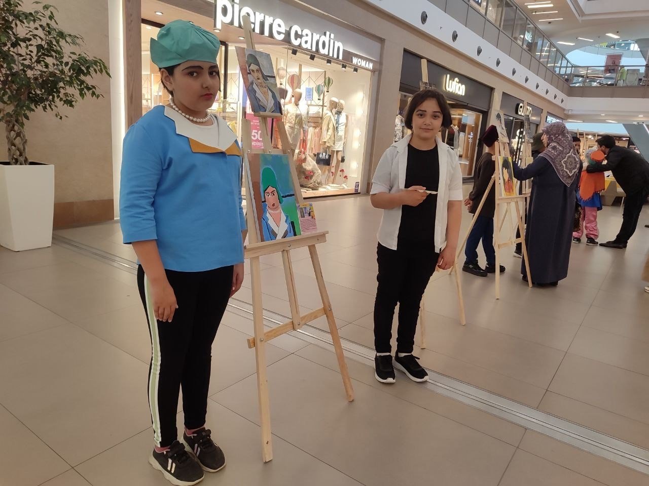 Minik ressamların resimleri Bahçelievler’de sergilendi