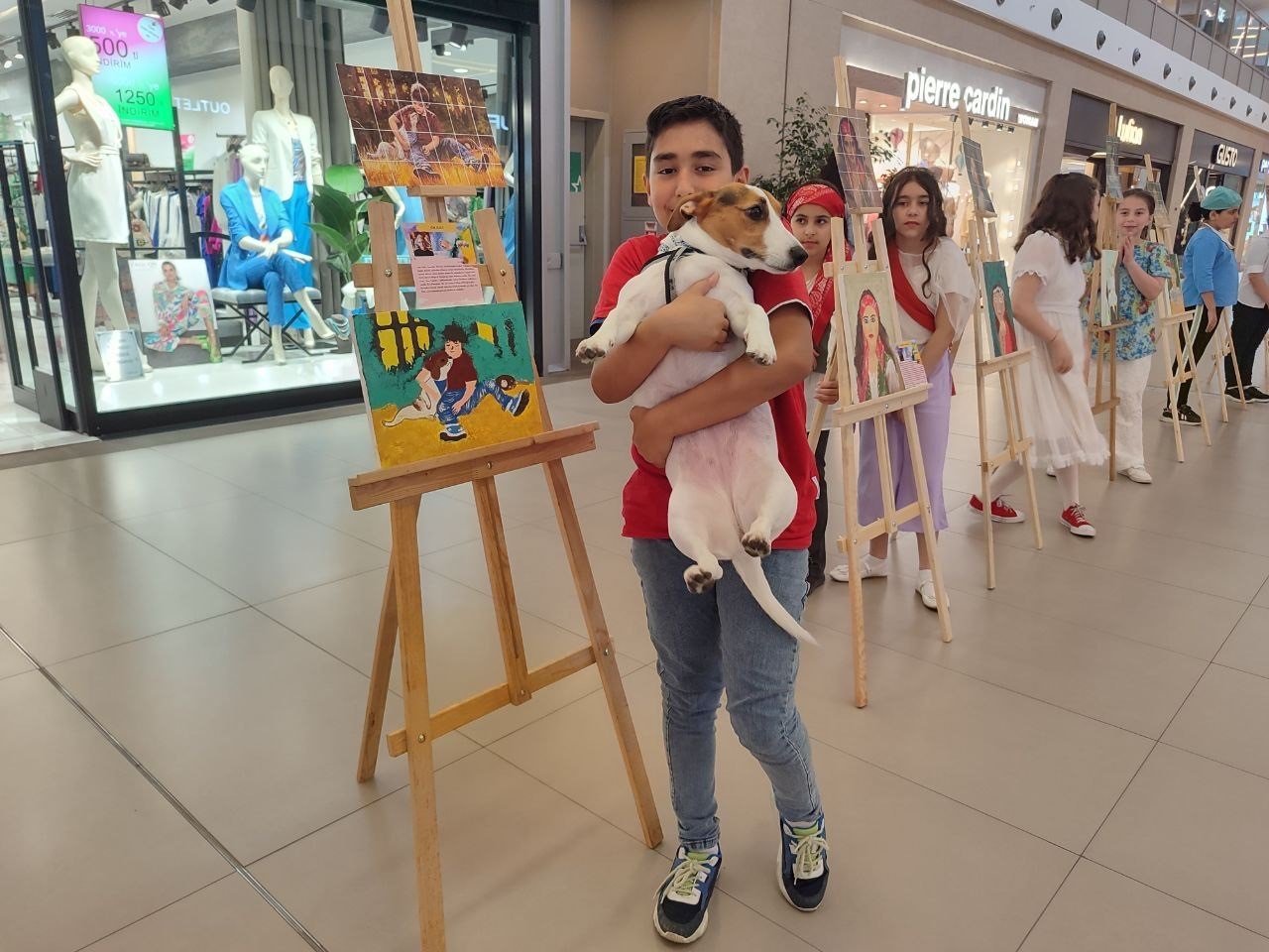 Minik ressamların resimleri Bahçelievler’de sergilendi