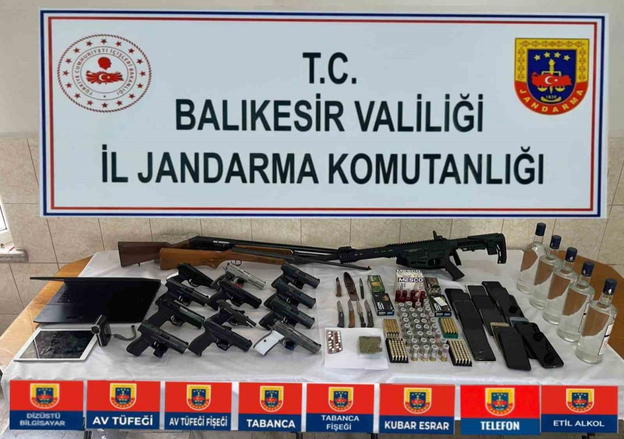 Jandarmadan silah ve mühimmat ticareti yapan örgüte darbe