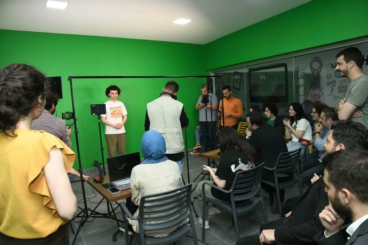 Başkan Özlü, geleceğin sinemacılarıyla bir araya geldi